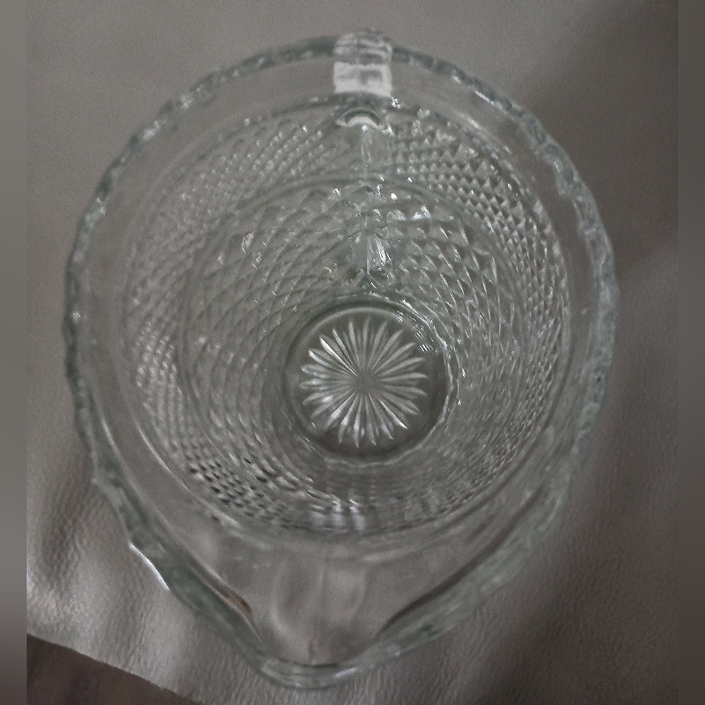 Elegant Clear Glass Pitcher - Picture 5 of 9